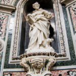 Taranto - Immagine statua in marmo nel cappellone di San Cataldo