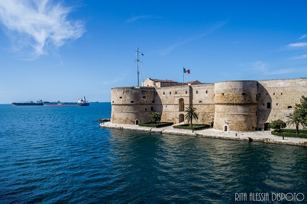 Taranto. La città su 2 mari. Castello aragonese sul Mar Ionio